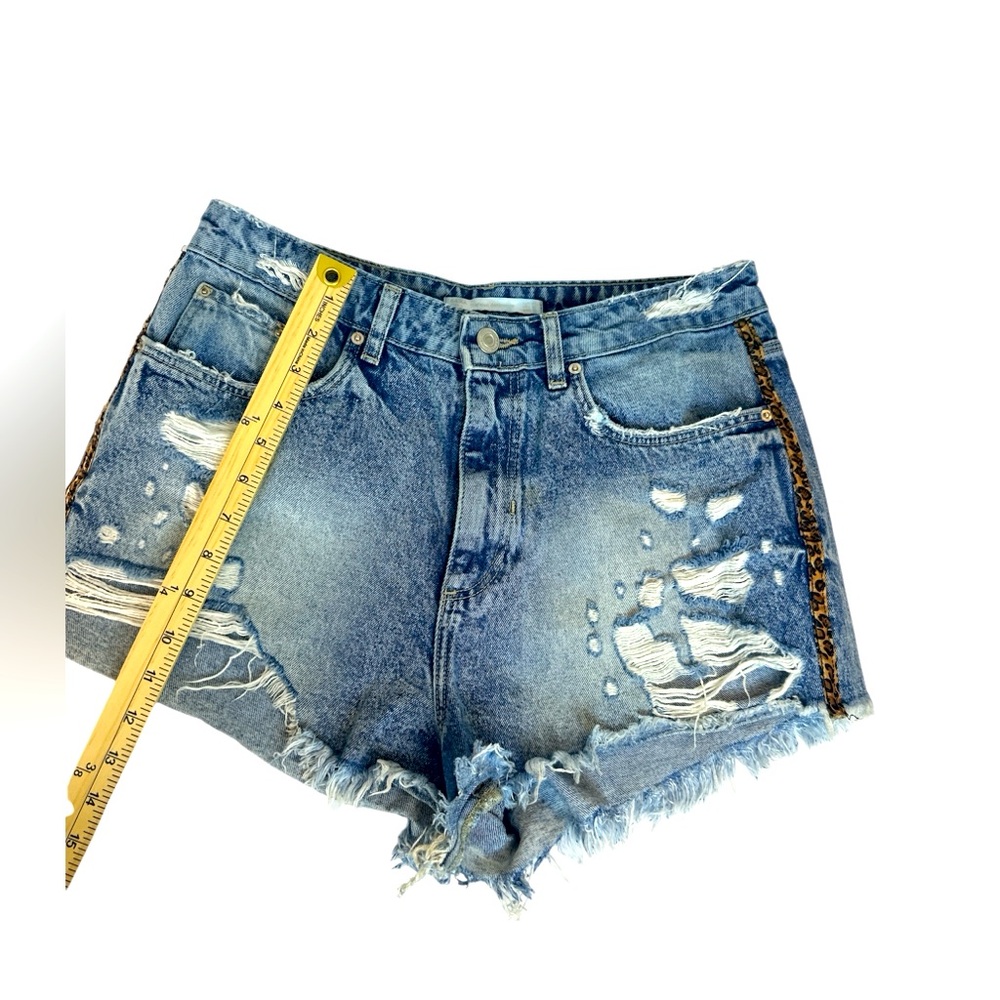 Zara Trafaluc denimwear, Cheetah Side Striped Distressed Jean Shorts Size 8 - Picture 2 of 4